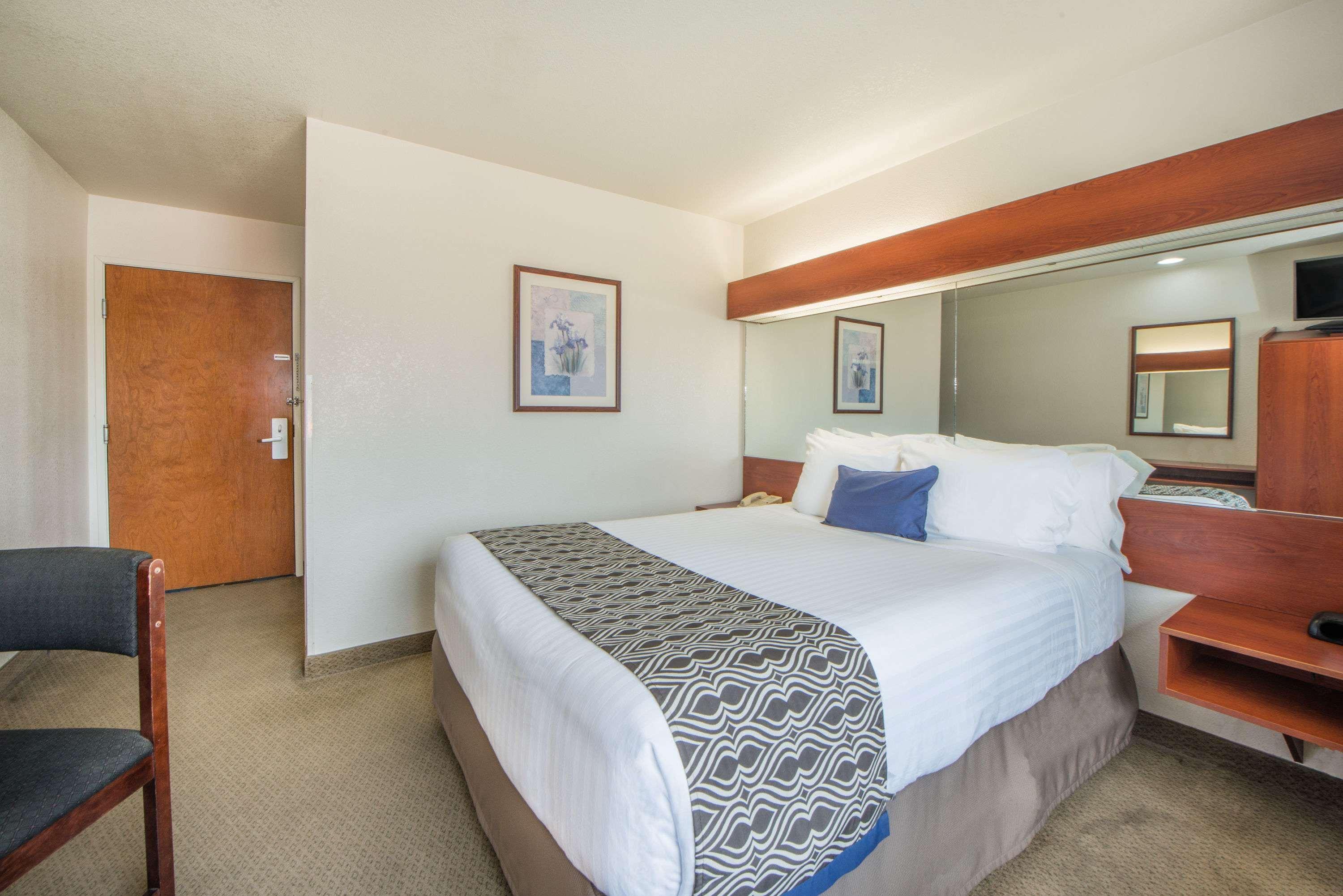Microtel Inn And Suites By Wyndham Miami Ok Екстериор снимка