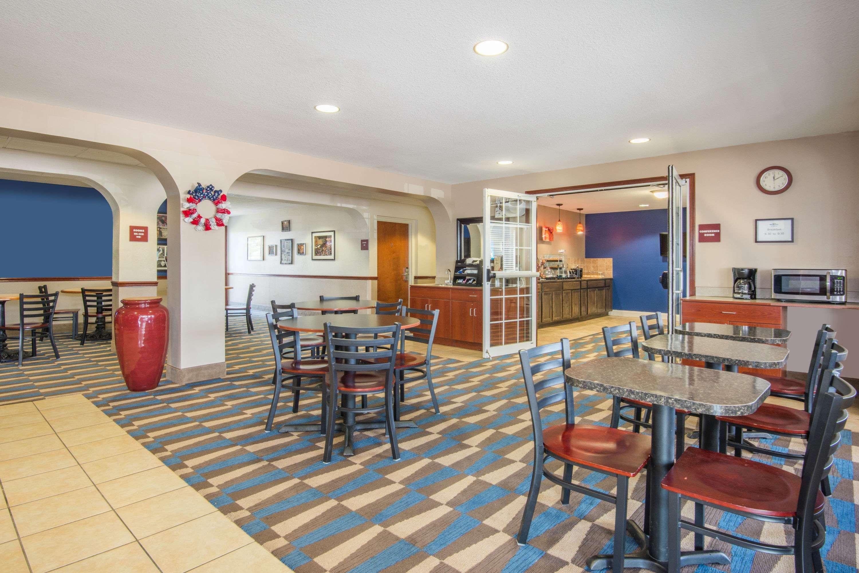 Microtel Inn And Suites By Wyndham Miami Ok Екстериор снимка