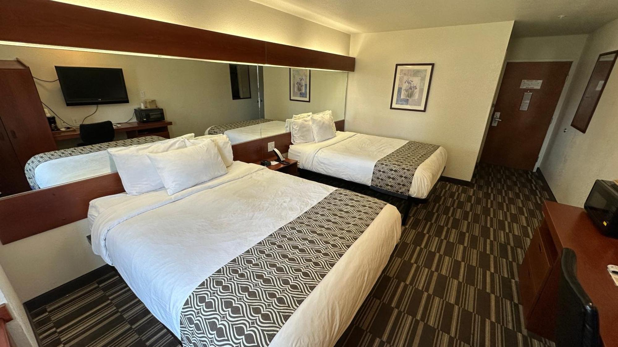 Microtel Inn And Suites By Wyndham Miami Ok Екстериор снимка